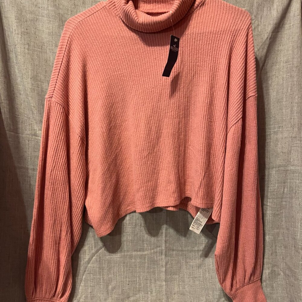 NWT Womens Cropped Hollister Sweater - Picture 2 of 6